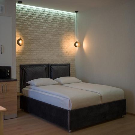 Modern Apartmeents Near Central Park ポルタヴァ エクステリア 写真