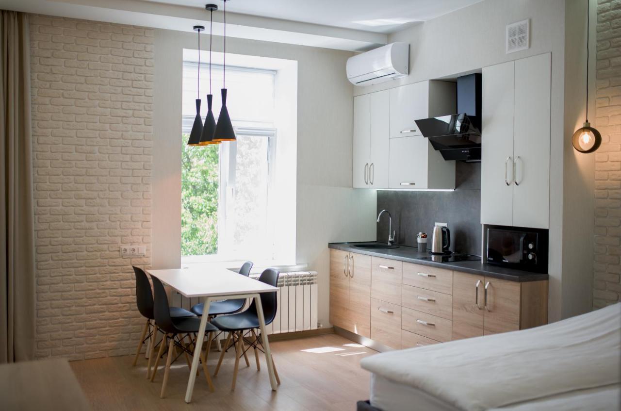 Modern Apartmeents Near Central Park ポルタヴァ エクステリア 写真